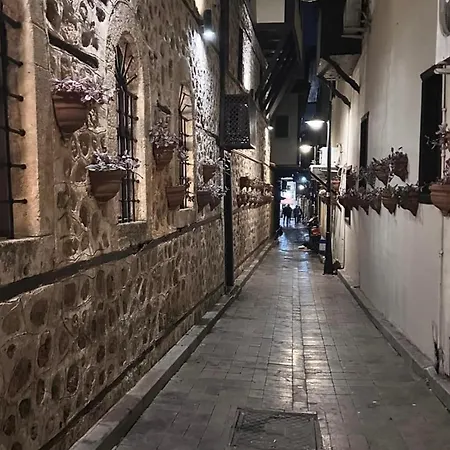 Antalya Merkez Deniz Yakini Muhtesem Mutfakli Studio Daire